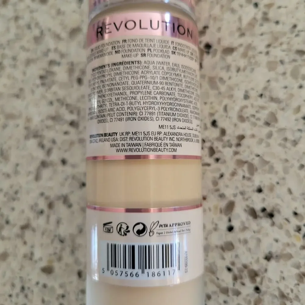 NEW Makeup Revolution F8.5 IRL Filter Longwear Liquid Foundation Soft Matte 16HR
